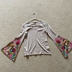 Sweater with flared sleeves